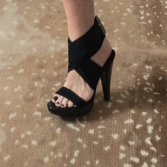 New! Burberry Black Ankle Wrap Runway Heels Size 6 w/Cloth & Box - Picture 1 of 8